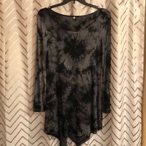 Black tye dye long sleeve tunic.